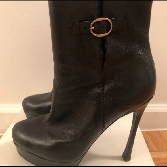 Yves Saint Laurent - Picture 3 of 6